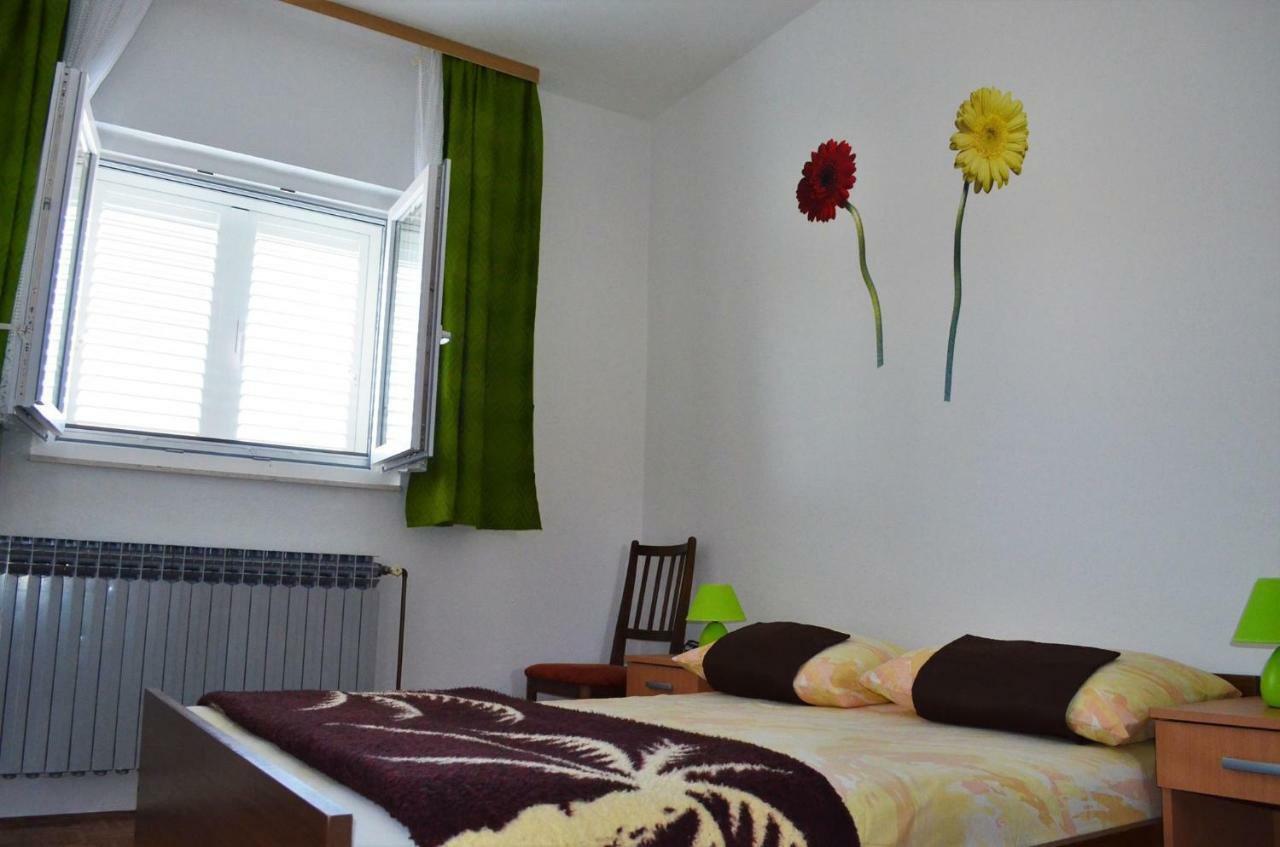 Apartman Rosa Pirovac Esterno foto