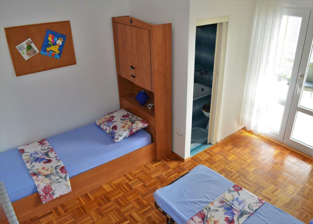 Apartman Rosa Pirovac Esterno foto
