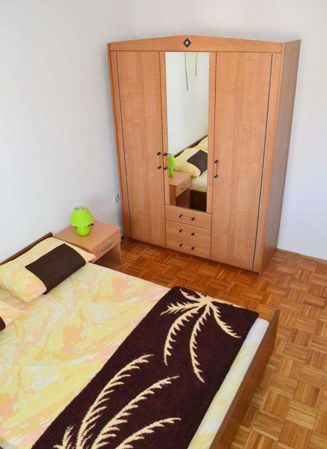 Apartman Rosa Pirovac Esterno foto