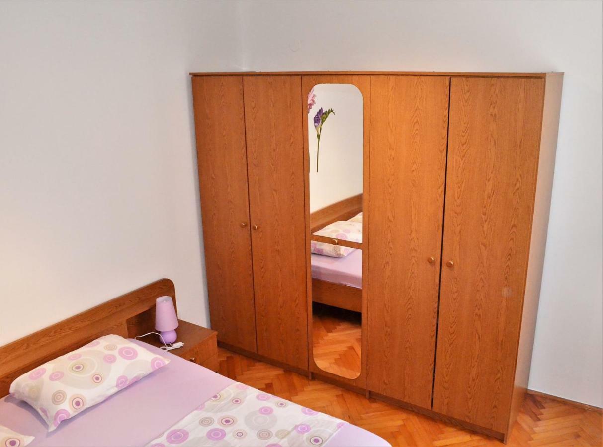 Apartman Rosa Pirovac Esterno foto